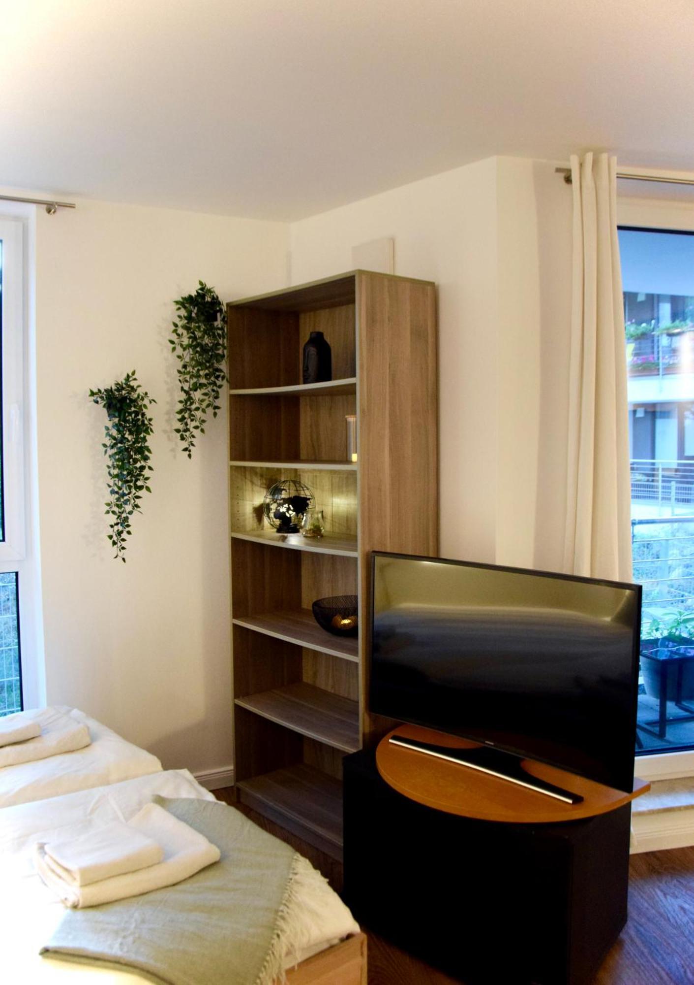 Stilvolle Wohnung Mit Balkon & Parkplatz Rostock Eksteriør bilde